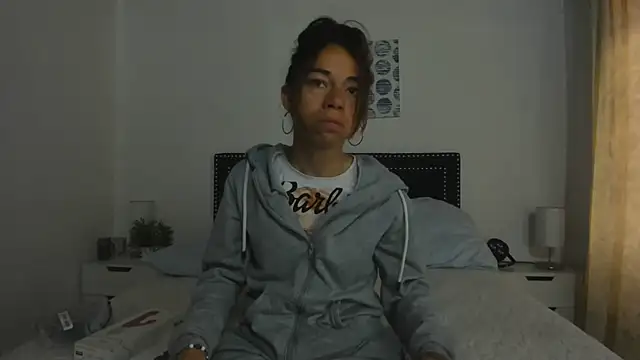 Snapshot of ZulyMichels chatting on 02-20-25, 12:57 ZulyMichels online show from 02-20-25, 12:57