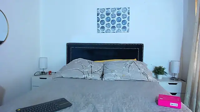 Snapshot of ZulyMichels chatting on 10-24-25, 12:34 ZulyMichels online show from 10-24-25, 12:34