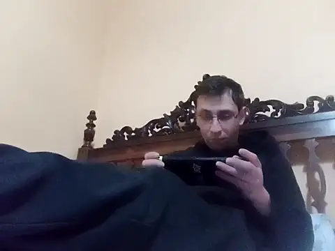 Snapshot of White_rabbit_ chatting on 01-19-25, 10:06 White rabbit online show from 01-19-25, 10:06