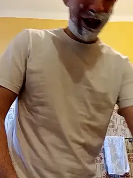 Snapshot of White_rabbit_ chatting on 01-25-25, 10:40 White rabbit online show from 01-25-25, 10:40