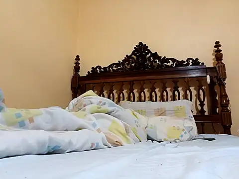 Snapshot of White_rabbit_ chatting on 11-08-25, 12:44 White rabbit online show from 11-08-25, 12:44