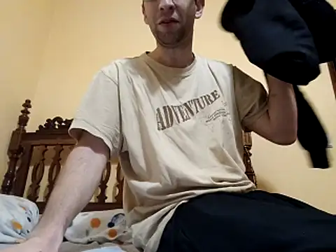 Snapshot of White_rabbit_ chatting on 12-17-25, 09:21 White rabbit online show from 12-17-25, 09:21