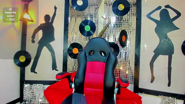 nickyminach  online show from 12-18-24, 07:41