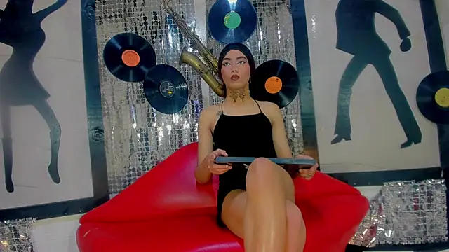 nickyminach  online show from 02-08-25, 07:27