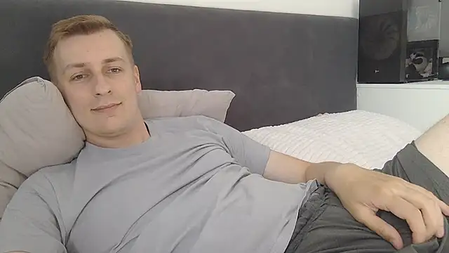 Snapshot of your_andy chatting on 07-06-26, 06:43 your andy online show from 07-06-26, 06:43