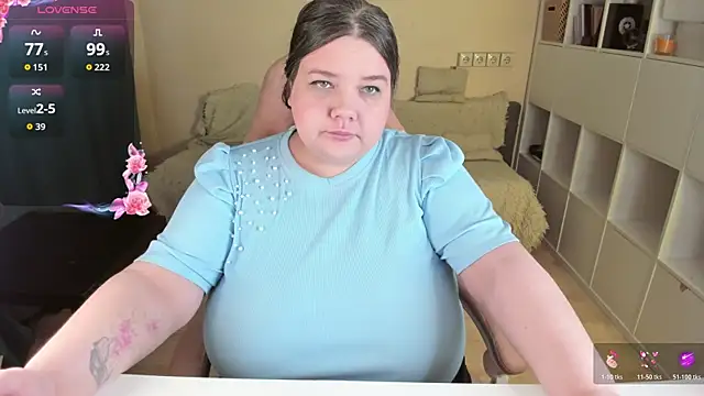 PlumPie online show from 04-30-26, 04:24