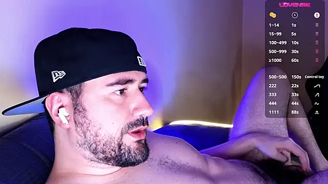 Snapshot of DominantTheo chatting on 03-05-25, 05:40 DominantTheo online show from 03-05-25, 05:40