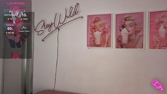 Snapshot of Adele_LatinLady chatting on 11-19-25, 09:37 Adele LatinLady online show from 11-19-25, 09:37