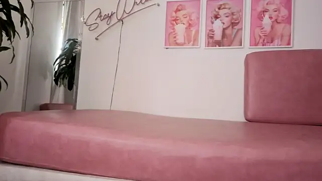 Snapshot of Adele_LatinLady chatting on 11-30-25, 09:08 Adele LatinLady online show from 11-30-25, 09:08