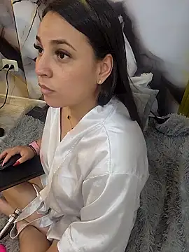 Snapshot of LizzRouse chatting on 05-08-26, 09:09 LizzRouse online show from 05-08-26, 09:09