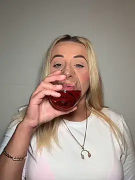 Strongqueen online show from 09-12-25, 09:59