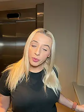 Snapshot of Strongqueen chatting on 01-09-26, 05:48 Strongqueen online show from 01-09-26, 05:48