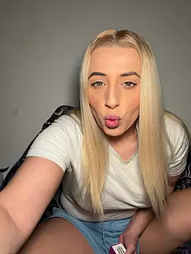 Snapshot of Strongqueen chatting on 02-26-26, 09:47 Strongqueen online show from 02-26-26, 09:47