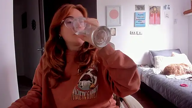 Snapshot of linda_giggle chatting on 12-10-24, 07:00 linda giggle online show from 12-10-24, 07:00