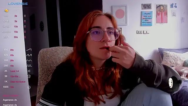 Snapshot of linda_giggle chatting on 12-24-24, 05:34 linda giggle online show from 12-24-24, 05:34