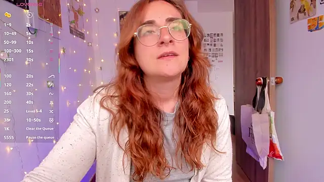 Snapshot of linda_giggle chatting on 09-18-25, 02:08 linda giggle online show from 09-18-25, 02:08