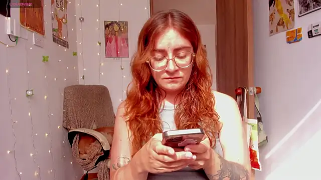 Snapshot of linda_giggle chatting on 09-26-25, 01:37 linda giggle online show from 09-26-25, 01:37