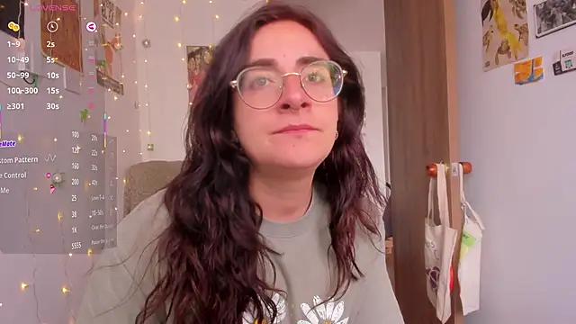 Snapshot of linda_giggle chatting on 10-29-25, 08:32 linda giggle online show from 10-29-25, 08:32