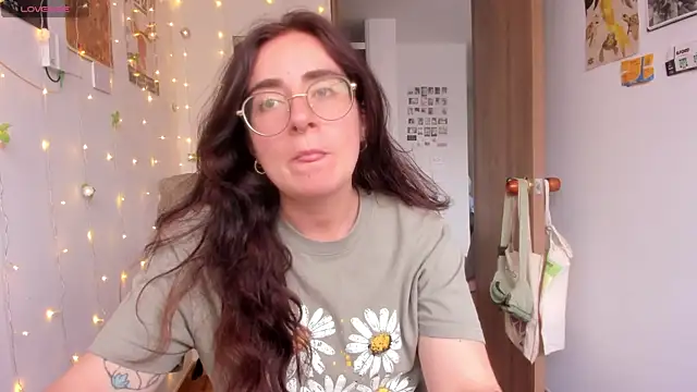 Snapshot of linda_giggle chatting on 10-30-25, 08:53 linda giggle online show from 10-30-25, 08:53