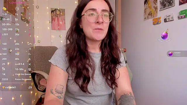 Snapshot of linda_giggle chatting on 11-10-25, 09:25 linda giggle online show from 11-10-25, 09:25