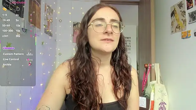 Snapshot of linda_giggle chatting on 11-28-25, 01:03 linda giggle online show from 11-28-25, 01:03