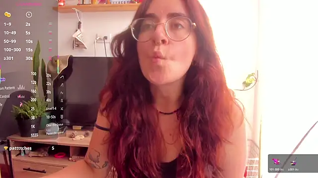 Snapshot of linda_giggle chatting on 12-17-25, 02:23 linda giggle online show from 12-17-25, 02:23