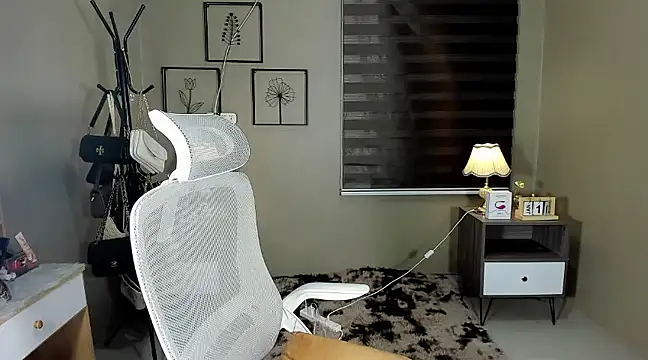 Snapshot of EternityBanks chatting on 01-14-25, 12:00 EternityBanks online show from 01-14-25, 12:00