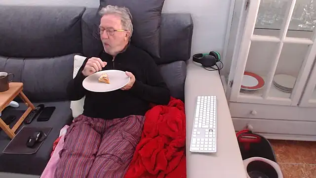 Nudelschwanz online show from 02-23-25, 02:46