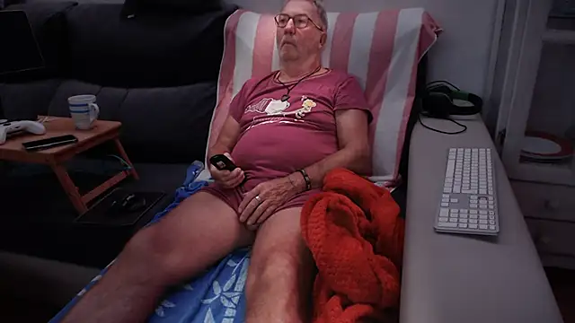 Nudelschwanz online show from 10-10-25, 03:05