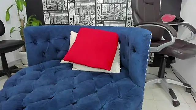 Isa And Natasha online show from 02-25-25, 02:44