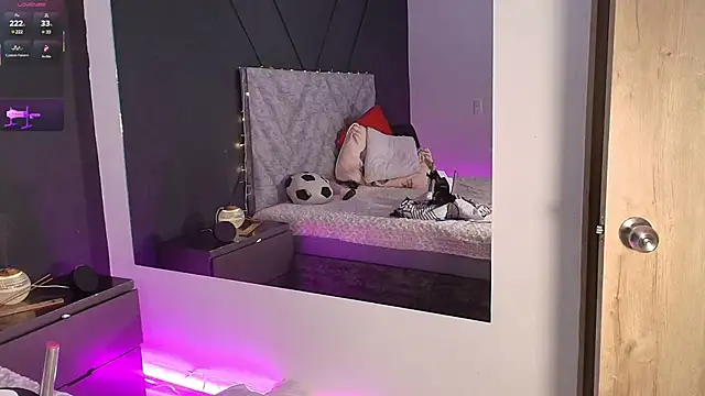 Snapshot of emmajohnss chatting on 02-05-25, 06:56 emmajohnss online show from 02-05-25, 06:56