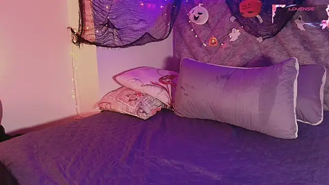 Snapshot of emmajohnss chatting on 10-26-25, 04:07 emmajohnss online show from 10-26-25, 04:07