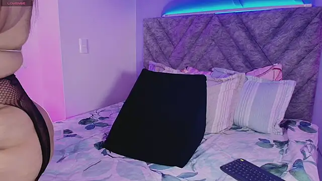 Snapshot of emmajohnss chatting on 11-06-25, 04:02 emmajohnss online show from 11-06-25, 04:02