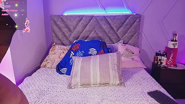 Snapshot of emmajohnss chatting on 11-11-25, 03:50 emmajohnss online show from 11-11-25, 03:50