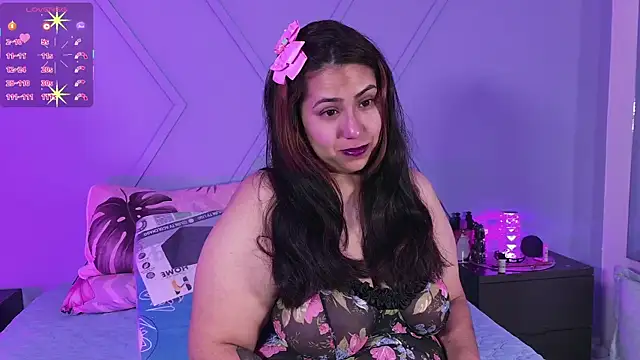 Snapshot of emmajohnss chatting on 12-05-25, 04:32 emmajohnss online show from 12-05-25, 04:32