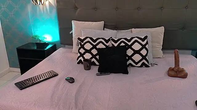 Snapshot of Madisonsmiith chatting on 03-13-25, 01:10 Madisonsmiith online show from 03-13-25, 01:10