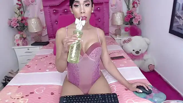 Snapshot of Divaxhermosa chatting on 01-24-25, 01:24 Divaxhermosa online show from 01-24-25, 01:24