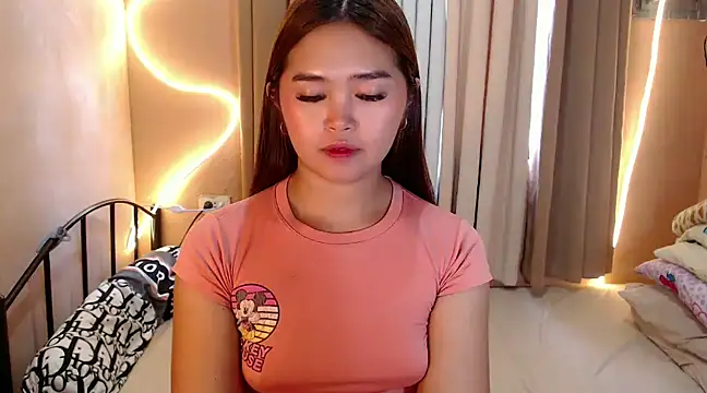 Snapshot of Itsme_claire chatting on 02-07-25, 03:45 Itsme claire online show from 02-07-25, 03:45