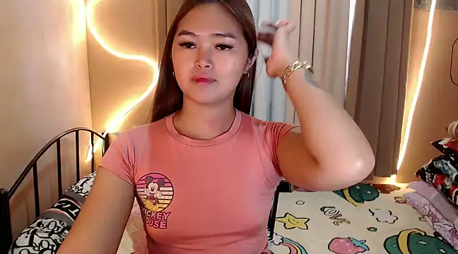 Snapshot of Itsme_claire chatting on 02-14-25, 11:53 Itsme claire online show from 02-14-25, 11:53