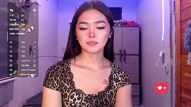 Itsme claire online show from 10-28-25, 01:09