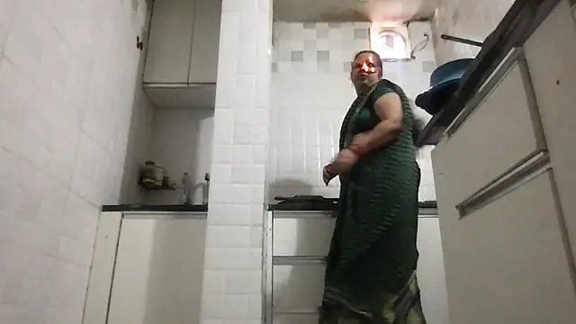 Riyasingh9 online show from 12-15-25, 04:06