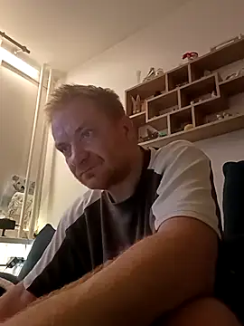 Snapshot of 82liska chatting on 03-12-26, 05:08 82liska online show from 03-12-26, 05:08