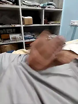 Snapshot of Amandev7 chatting on 10-12-25, 11:04 Amandev7 online show from 10-12-25, 11:04