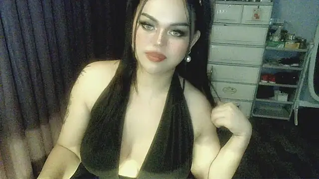 Snapshot of cherry_RED5 chatting on 01-28-25, 12:32 cherry RED5 online show from 01-28-25, 12:32