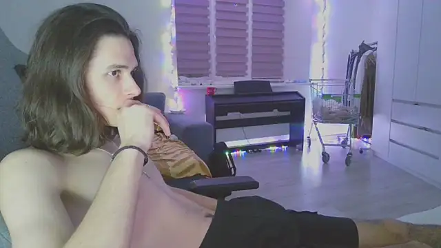 Snapshot of CandyChell chatting on 02-07-25, 08:42 CandyChell online show from 02-07-25, 08:42