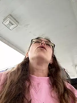 Dakota 02 online show from 04-26-26, 04:15