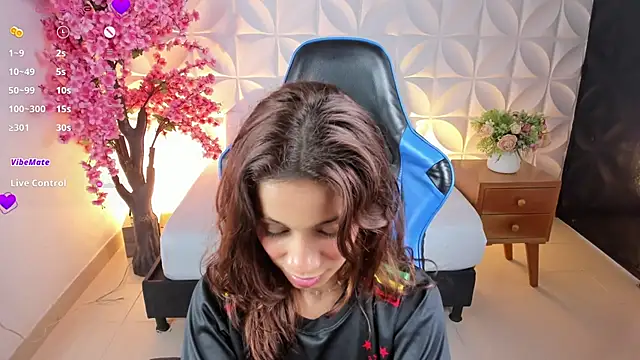 cora 22 online show from 02-10-25, 03:53