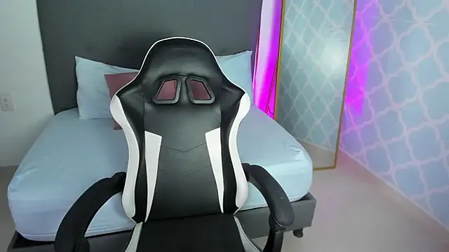 cora 22 online show from 10-17-25, 12:52