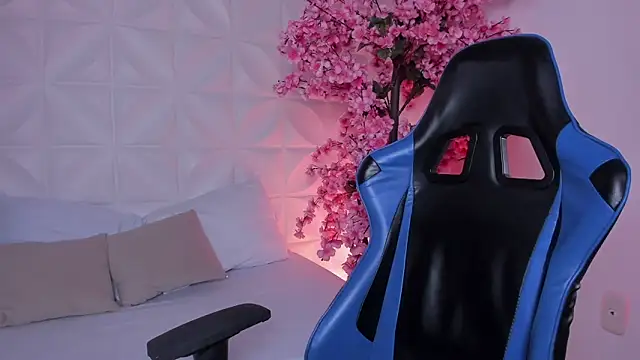 cora 22 online show from 12-15-25, 01:15