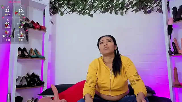 louise nails online show from 04-11-26, 01:15